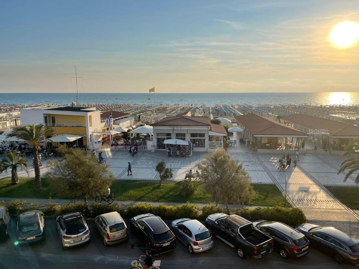 Hotel Valdinievole Лідо-ді-Камайоре Екстер'єр фото