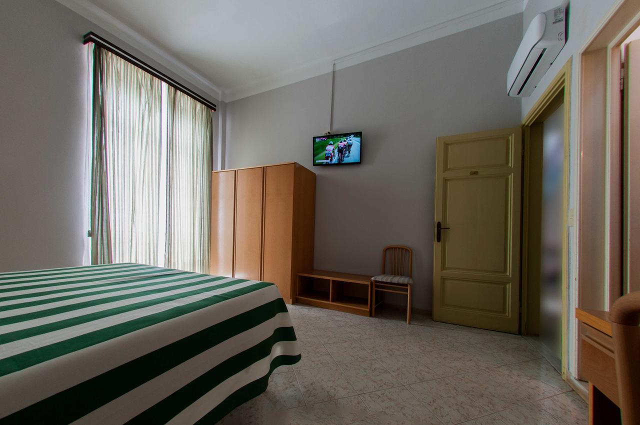 Hotel Valdinievole Лідо-ді-Камайоре Екстер'єр фото
