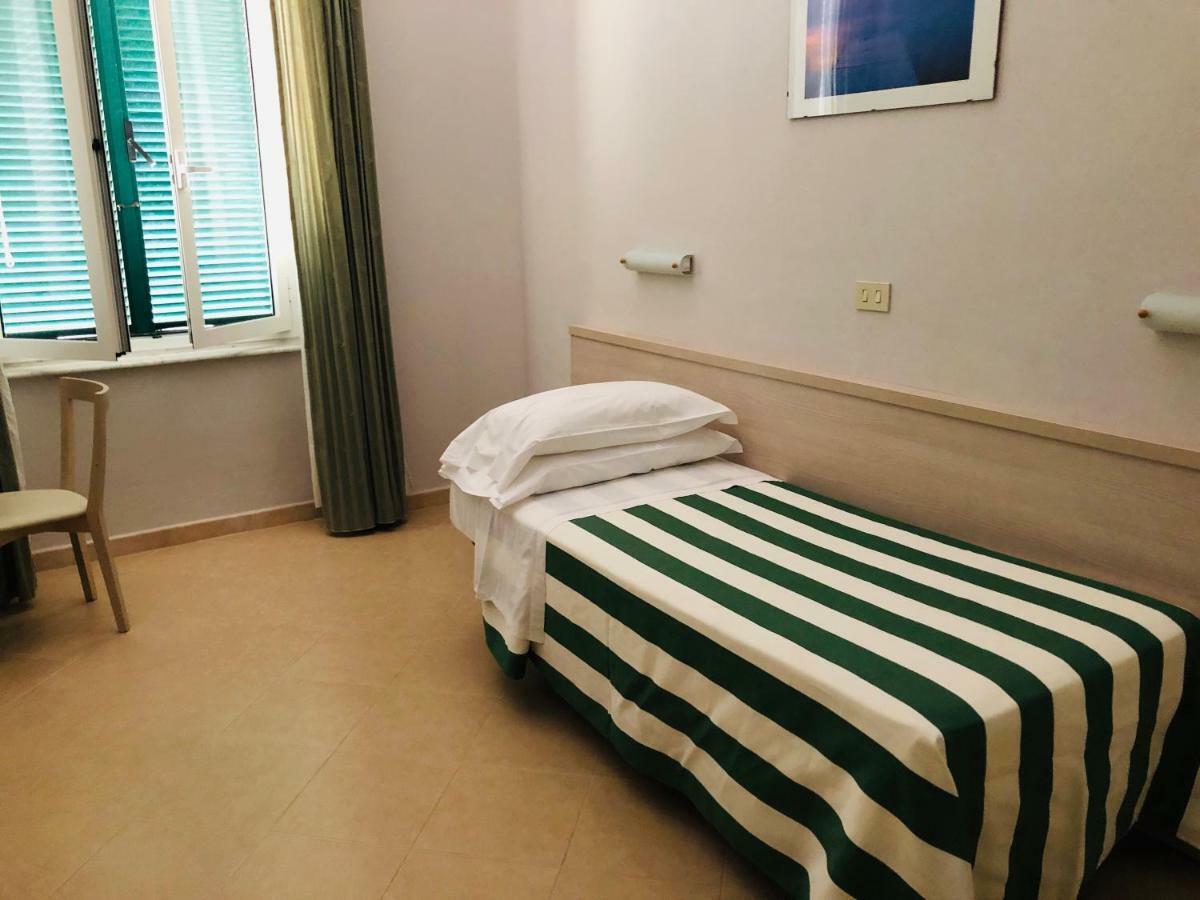 Hotel Valdinievole Лідо-ді-Камайоре Екстер'єр фото